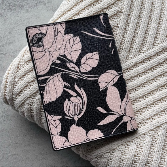 Kate Spade Passport Wallet RARE - Picture 2 of 3